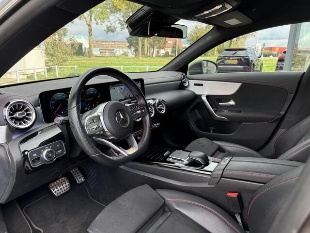 Mercedes-Benz CLA-KLASSE Shooting Brake Aut. 180d Business Sol. AMG | Navi | Camera | Sfeer Verlichting |