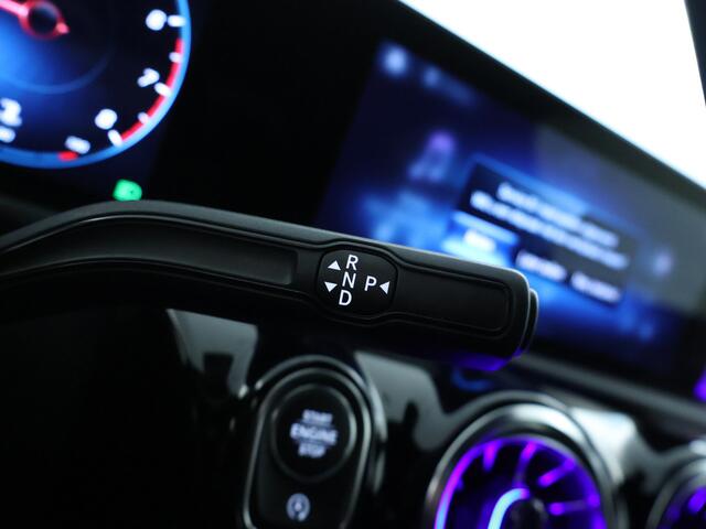 Mercedes-Benz CLA-KLASSE 180 Business Solution AMG | AMG Line | Achteruitrijcamera | Night Pakket | Sfeerverlichting | Inclusief 24 maanden MB Certified garantie voor Europa.