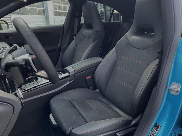 Mercedes-Benz CLA-KLASSE 180 Star Edition AMG Line | Night Pakket | Winter Pakket | 19 inch Multispaaks AMG Velgen | Panoramadak | MULTIBEAM LED Koplampen | Dodehoekassistent | Apple CarPlay