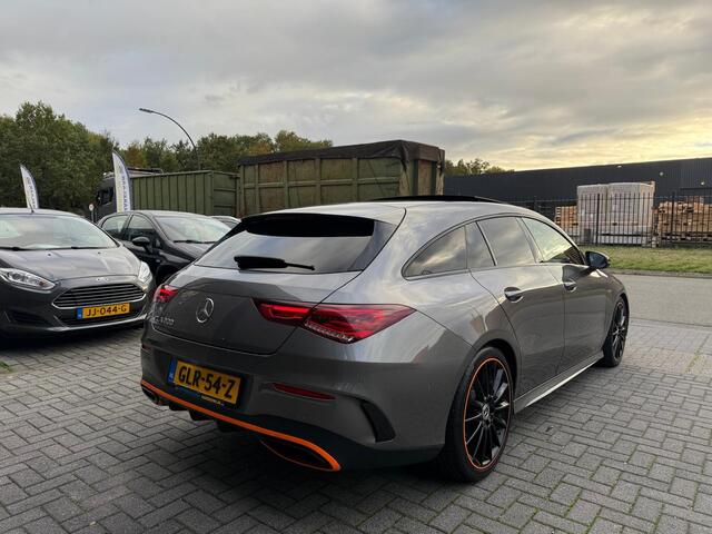 Mercedes-Benz CLA-KLASSE Shooting Brake 200 Premium Plus | 1E EIGENAAR | 12MND GARANTIE | ORANGE EDITION | PANO | CARPLAY | SFEERVERLICHTING | DASHCAM | AUTOMAAT | LED | AFSTANDSPILOT PLUS |