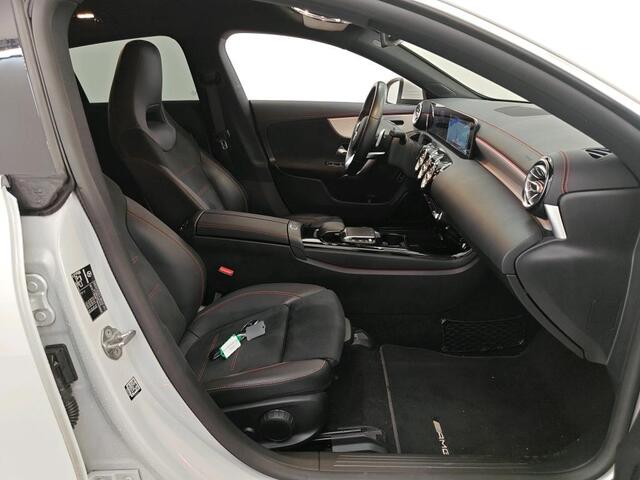 Mercedes-Benz CLA-KLASSE Shooting Brake 200 Business Solution AMG 1e Eigenaar | Volledig Onderh | NL-Auto | BTW | Elek Trekhaak | Sfeer | Camera | Elek Klep | Stoelverwarming | Climate | Navi | PDC | Full Led | Cruise | Keyless