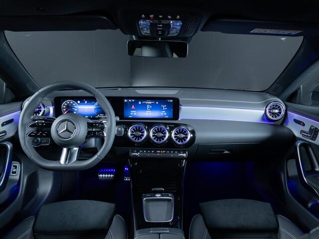 Mercedes-Benz CLA-KLASSE Shooting Brake 250 e Business Solution AMG Panorama dak