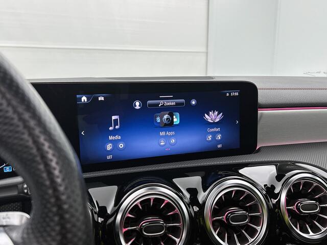 Mercedes-Benz CLA-KLASSE 180 AMG Line Panoramadak | 5 spaaks lichtmetalen velgen MBUX wide screen | Navigatie | Parking support met camera achter | Inclusief 24 maanden Mercedes-Benz Certified garantie voor Europa.