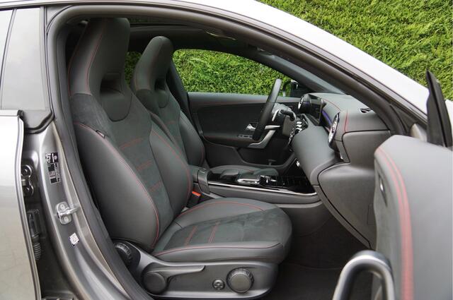 Mercedes-Benz CLA-KLASSE CLA 250 e Coupé AMG Line Night | Pano Multibeam Sound Night