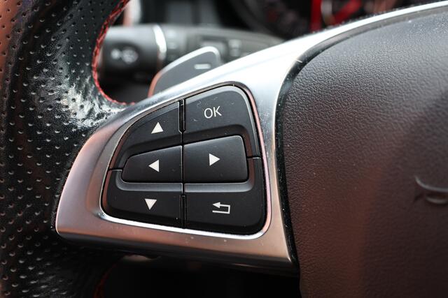 Mercedes-Benz CLA-KLASSE Shooting Brake 180 AMG | Panoramadak | Camera | Stoelverwarming | Navigatie | Bi-Xenon | Facelift | Trekhaak afneembaar | F1 Flippers | NAP Logisch | Nieuwe APK