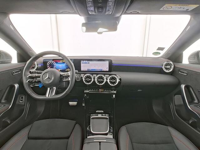 Mercedes-Benz CLA-KLASSE Shooting Brake 250 e AMG Plug-In Hybride AMG Line | Panorama Schuif-Kanteldak | Trekhaak | Sfeerverlichting | Dodehoek Assist | Stuur en Stoelverwaming. Inclusief 24 maanden MB Certified garantie voor Europa.