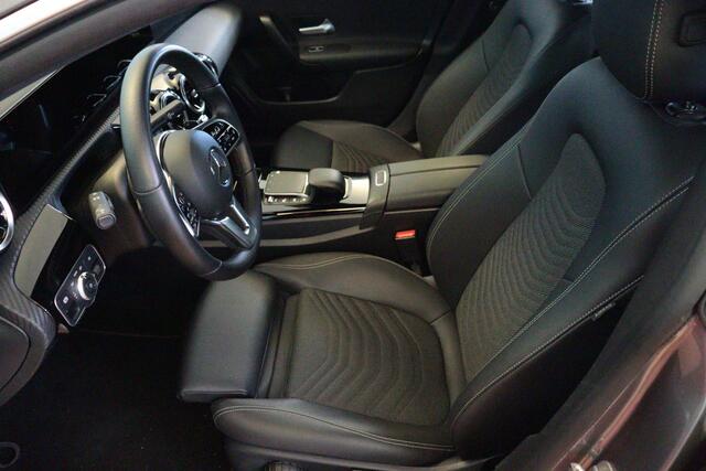 Mercedes-Benz CLA-KLASSE Shooting Brake 180 Business Line Automaat | NAVI | CAMERA + PDC | STOELVERW | WIDE-SCREEN | ELEKTR KLEP |