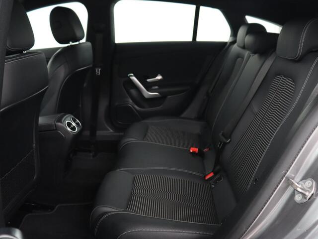 Mercedes-Benz CLA-KLASSE Shooting Brake 250e Urban | Carplay | Park Assist | Navigatie | Camera | DAB | Half leder | Full LED | PHEV | Plug In