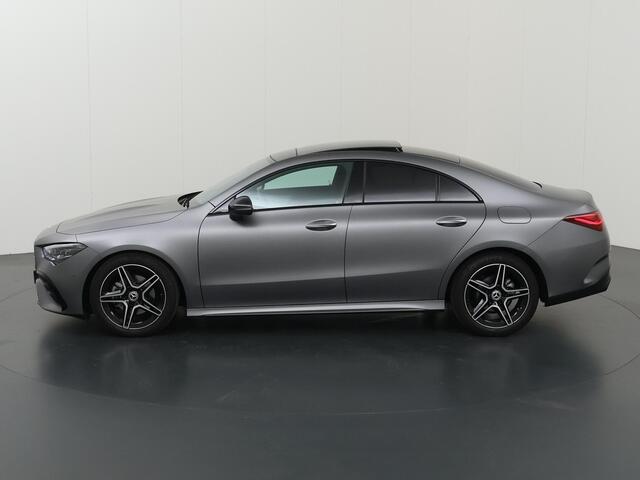 Mercedes-Benz CLA-KLASSE 180 AMG Line | Panorama Schuifdak | Night | Magno matte lak | Dodehoek assistent | Augmented Reality navigatie | Stoelverwarming | Multibeam |