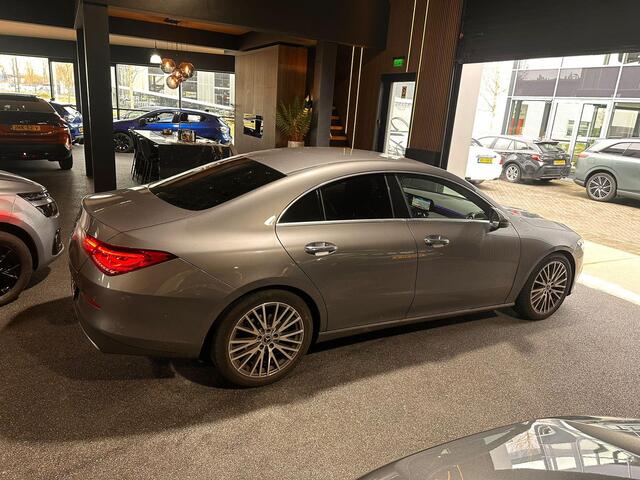Mercedes-Benz CLA-KLASSE 180 Luxury Line stoelverwarming/Ambilight/Navi/Dealeronderhouden