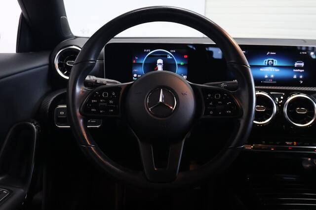 Mercedes-Benz CLA-KLASSE 180 Business Solution | MBUX | Camera | LED | Navigatie