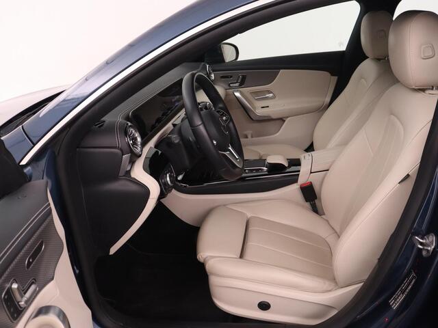 Mercedes-Benz CLA-KLASSE 180 Business Solution Luxury | Panoramadak | Leder | Trekhaak | Stoelverwarming | Keyless | Camera | Memory | Matrix LED | Park Assist | Widescreen | Climate control