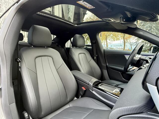 Mercedes-Benz CLA-KLASSE 180 | Panoramadak | Nightpakket |