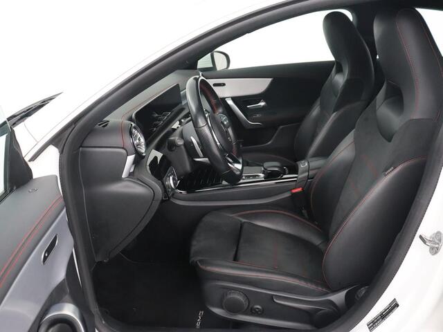 Mercedes-Benz CLA-KLASSE 180 AMG | Carplay | Stoelverwarming | Camera | Navigatie | Leder/Alcantara | Sfeerverlichting | Park Assist | Full LED | Widescreen | Climate control | Sportstoelen | Cruise control