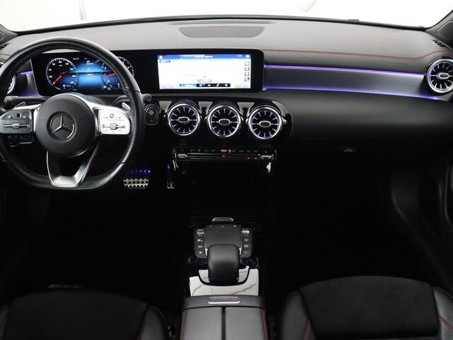 Mercedes-Benz CLA-KLASSE 180 AMG | Carplay | Stoelverwarming | Camera | Navigatie | Leder/Alcantara | Sfeerverlichting | Park Assist | Full LED | Widescreen | Climate control | Sportstoelen | Cruise control