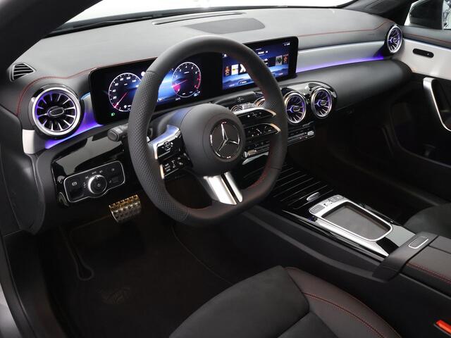Mercedes-Benz CLA-KLASSE 180 Business Solution AMG | Night pakket | Panorama dak |