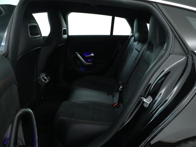 Mercedes-Benz CLA-KLASSE Shooting Brake 200 AMG Sportpakket | Keyless Go | Sfeerverlichting | Stoelverwarming | Apple CarPlay | Stoelverwarming | Inclusief 24 maanden Mercedes-Benz Certified garantie voor Europa.