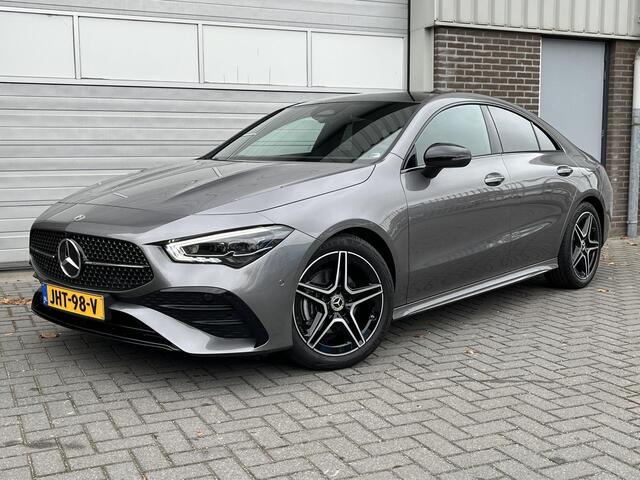 Mercedes-Benz CLA-KLASSE 180 Star Edition AMG | Night Pakket | Panoramadak | DISTRONIC Afstandsassistent | Dodehoekassistent | MULTIBEAM LED Koplampen | Sfeerverlichting | Stoelverwarming | Apple CarPlay | Android Auto | Sierdelen Aluminium | Elektrisch Inklapbare Buitenspiegels 
