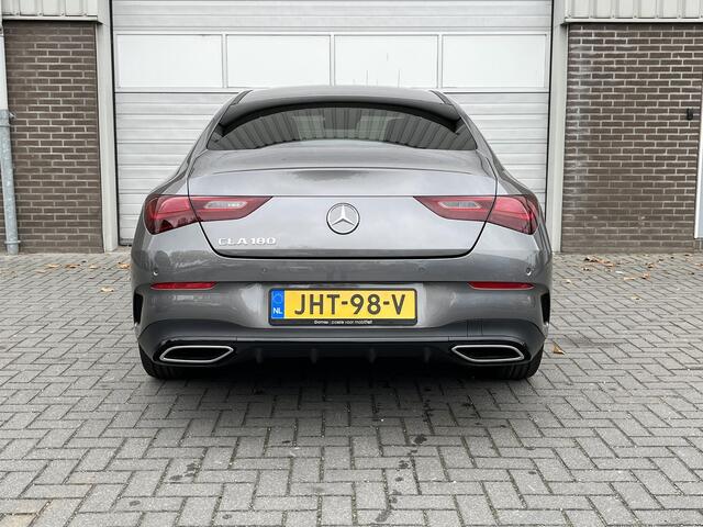 Mercedes-Benz CLA-KLASSE 180 Star Edition AMG | Night Pakket | Panoramadak | DISTRONIC Afstandsassistent | Dodehoekassistent | MULTIBEAM LED Koplampen | Sfeerverlichting | Stoelverwarming | Apple CarPlay | Android Auto | Sierdelen Aluminium | Elektrisch Inklapbare Buitenspiegels 