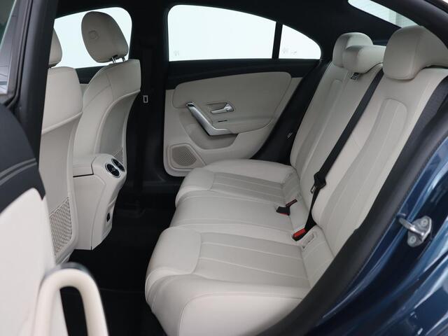 Mercedes-Benz CLA-KLASSE 250e Luxury Line | Leder | Trekhaak | Carplay | Stoelverwarming | Widescreen | Camera | Stuurverwarming | Navigatie | Park Assist | Cruise control | PHEV | Plug In