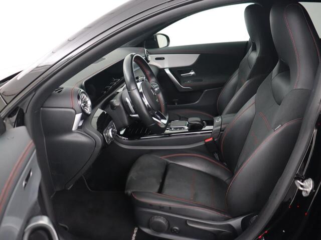 Mercedes-Benz CLA-KLASSE 200 AMG | Stoelverwarming | Camera | Leder/Alcantara | Sfeerverlichting | Park Assist | Full LED | Navigatie | Widescreen | Climate control | Bluetooth | Cruise control