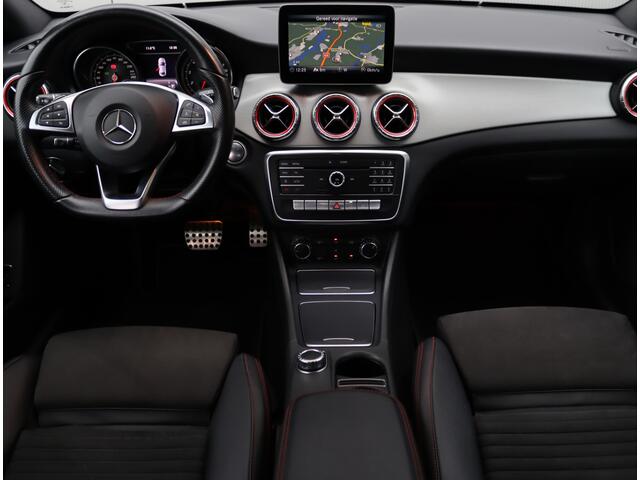 Mercedes-Benz CLA-KLASSE 180 AMG-line | Parkeercamera | Stoelverwarming |