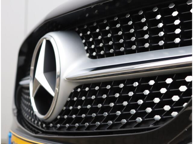 Mercedes-Benz CLA-KLASSE 180 AMG-line | Parkeercamera | Stoelverwarming |