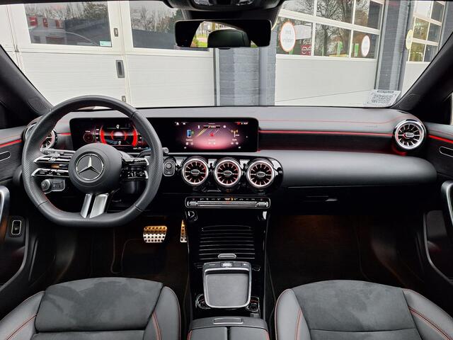 Mercedes-Benz CLA-KLASSE Shooting Brake 180 AMG Line | Panoramadak | Night pakket | Achteruitrijcamera | Sfeerverlichting | Keyless-GO | Elektrische achterklep