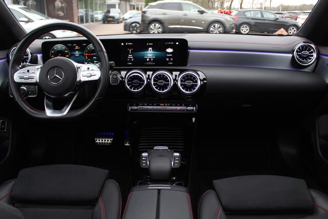 Mercedes-Benz CLA-KLASSE 250 e Business Solution AMG Limited / Panoramadak / Camera / Sfeerverlichting / CarPlay / 18'' / Navigatie / Stoelverwarming / DAB / Cruise Control