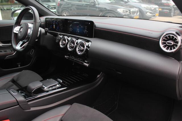 Mercedes-Benz CLA-KLASSE 250 e Business Solution AMG Limited / Panoramadak / Camera / Sfeerverlichting / CarPlay / 18'' / Navigatie / Stoelverwarming / DAB / Cruise Control