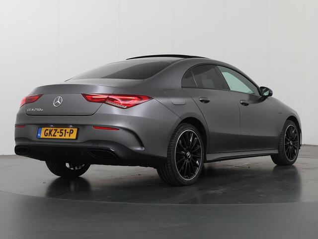 Mercedes-Benz CLA-KLASSE 250 e Premium | Panoramadak | Burmester | Night | Widescreen | 19" lichtmetalen velgen | Stoelverwarming |