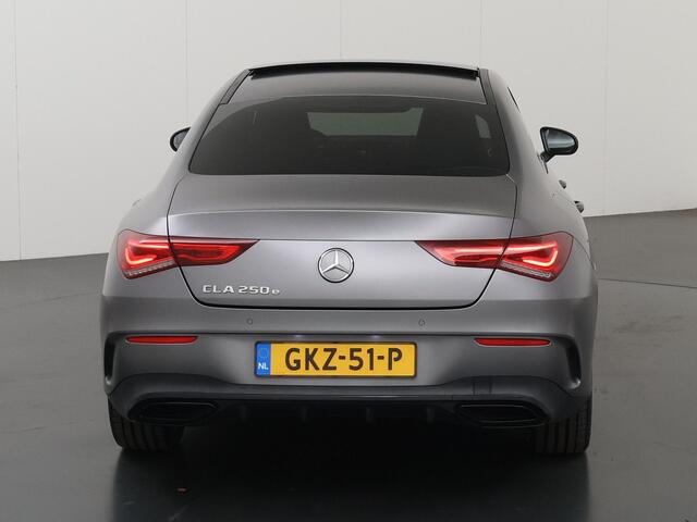 Mercedes-Benz CLA-KLASSE 250 e Premium | Panoramadak | Burmester | Night | Widescreen | 19" lichtmetalen velgen | Stoelverwarming |
