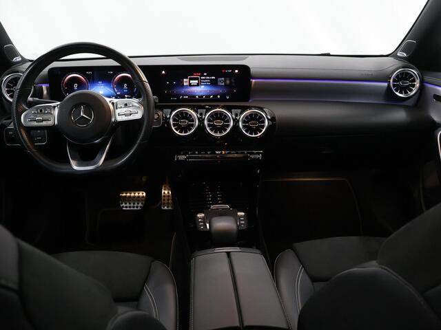 Mercedes-Benz CLA-KLASSE 250 e Premium | Panoramadak | Burmester | Night | Widescreen | 19" lichtmetalen velgen | Stoelverwarming |