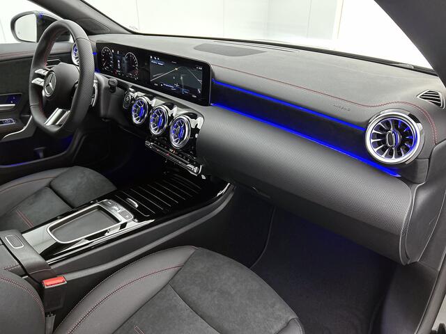 Mercedes-Benz CLA-KLASSE 250 e Business Solution AMG | Nightpakket | Dodehoekassistent | Smartphone integratie | Multibeam LED | Panoramaschuifdak | Stoelverwarming voor | KEYLESS GO |