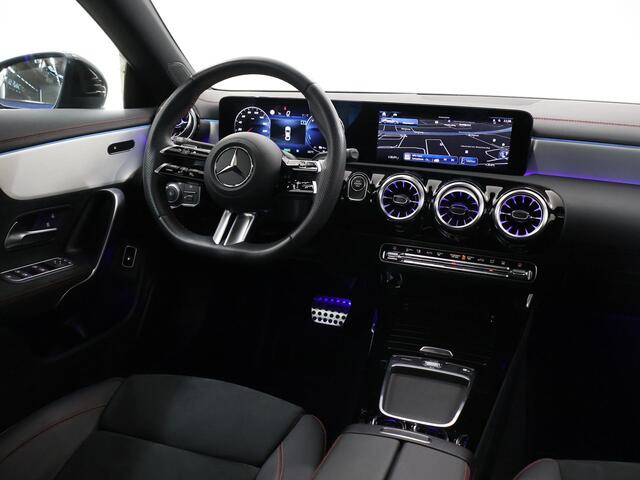 Mercedes-Benz CLA-KLASSE 250 e AMG Line | Night | Panoramadak | Stoelverwarming | Achteruitrijcamera |