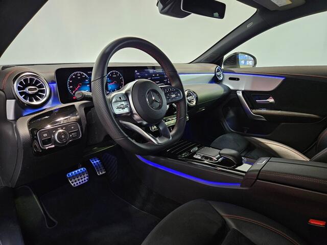 Mercedes-Benz CLA-KLASSE 180 Business Solution AMG / Camera / Sfeer / NL Auto