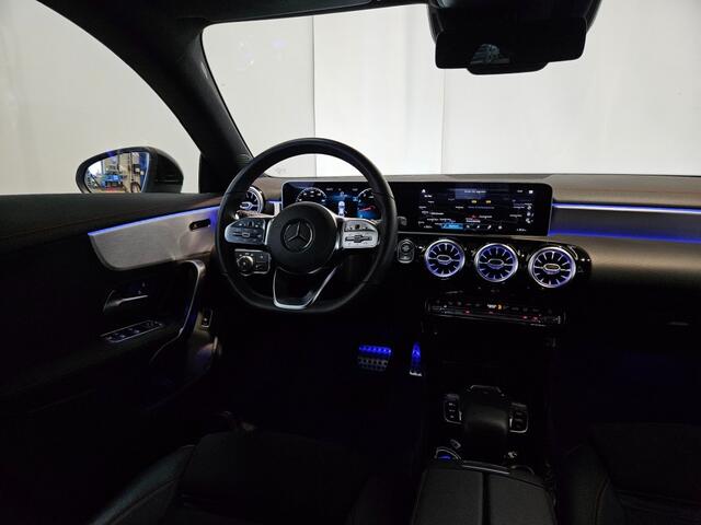 Mercedes-Benz CLA-KLASSE 180 Business Solution AMG / Camera / Sfeer / NL Auto