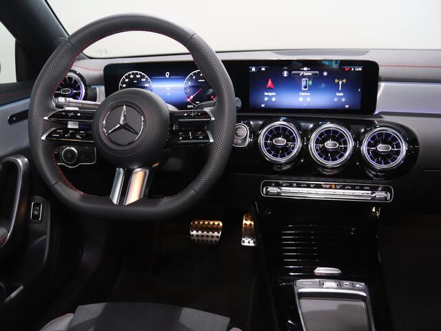 Mercedes-Benz CLA-KLASSE 180 Star Edition AMG Line | Panoramaschuifdak | DISTRONIC | Nightpakket | Achteruitrijcamera |