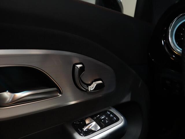 Mercedes-Benz CLA-KLASSE 250+ Launch Edition 85 kWh | Night | Panoramadak | Stoelverwarming | DISTRONIC | Achteruitrijcamera | Dodehoekassistent |