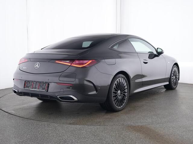 Mercedes-Benz CLE Coupé 300 e AMG Nightpakket Plug-In Hybride | Panoramadak | Burmester® | Dode Hoek Ass | Distronic | Memory | Stuur en Stoelverwarming | Inclusief 24 maanden Mercedes-Benz Certified garantie voor Europa.