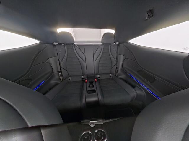 Mercedes-Benz CLE Coupé 300 e AMG Plug-In Hybride AMG Line | Night Pakket | Panorama Schuif-Kanteldak | Digital Licht | Distronic | Stuur en Stoelverwarming. Inclusief 24 maanden MB Certified garantie voor Europa.