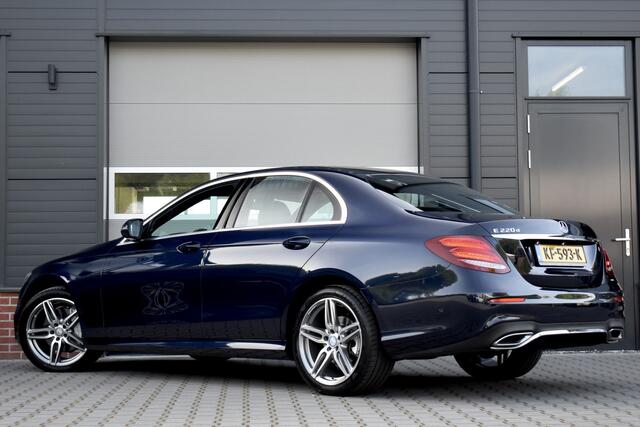 Mercedes-Benz E-KLASSE 220 d AMG Line | Achteruitrijcamera | Sfeerverlichting | 19'' Velgen | Stoelverwarming | NL Auto |