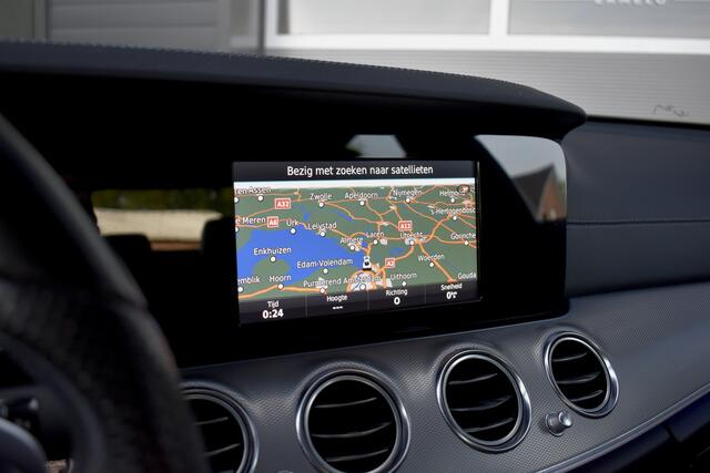 Mercedes-Benz E-KLASSE 220 d AMG Line | Achteruitrijcamera | Sfeerverlichting | 19'' Velgen | Stoelverwarming | NL Auto |