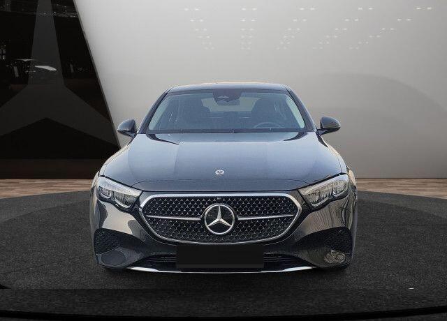 Mercedes-Benz E-KLASSE 220 d Avantgarde Distronic 19 Inch MBUX Stoelverwarming Stuurverwarming Camera