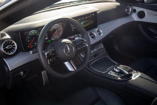 Mercedes-Benz E-KLASSE Cabrio 200 AMG Line Open dak, sfeerverlichting, stoel- en nekverwarming, isofix
