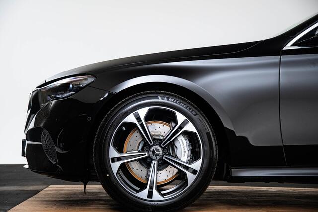 Mercedes-Benz E-KLASSE 300 e Luxury Line Trekhaak - Warmtewerend donkergetint glas - Warmtewerend, donkergetint glas - Sierelementen in openporig bruin esdoorn - Dakbekleding in stof zwart -