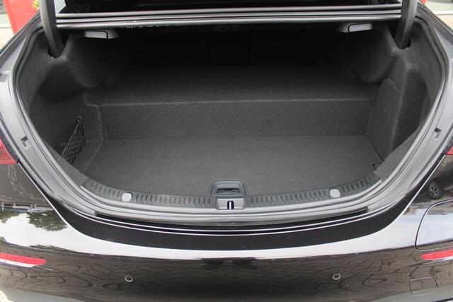 Mercedes-Benz E-KLASSE 300e BUSINESS SOLUTION AMG NIGHT EDITION | AMG-STYLING | LICHTMETALEN VELGEN 19" | 360° CAMERA | | TREKHAAK | MULTIBEAM MATRIX LED KOPLAMPEN | LED ACHTERLICHTEN | ELEKTRISCH VERSTELBARE VOORSTOELEN MET GEHEUGEN FUNCTIE | ALCANTARA / KUNSTLEDEREN BEKLEDIN