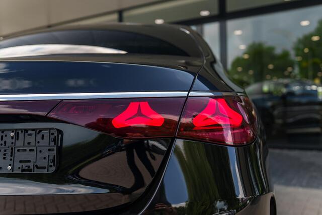 Mercedes-Benz E-KLASSE 300e Sport Edition | Panoramaschuifdak | Premium Plus | Rijassistentiepakket Plus | Night | Head-up display | Burmester