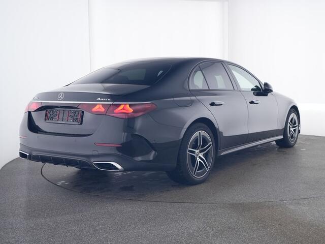 Mercedes-Benz E-KLASSE 300 e 4MATIC AMG Plug-In Hybride AMG Line | Night Pakket | Panorama Schuif-Kanteldak | Burmester® | Trekhaak | Rijassistentiepakket plus | Keyless-Go Inclusief 24 maanden MB Certified garantie voor Europa.