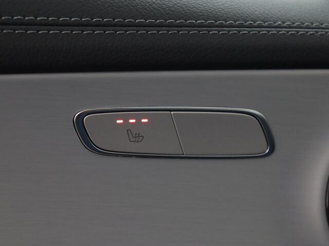 Mercedes-Benz E-KLASSE 300e AMG | Trekhaak | Stoelverwarming | Camera | Carplay | Leder/Alcantara | Navigatie | Widescreen | Full LED | Sfeerverlichting | PHEV | Plug In